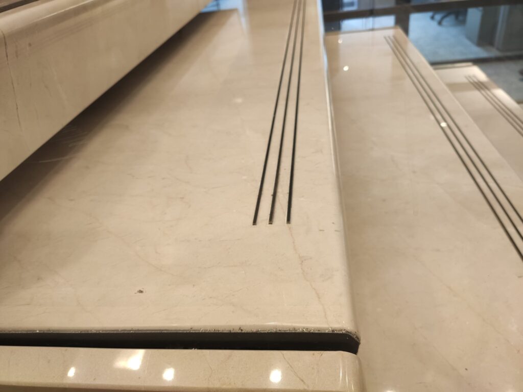 Detalle escalera de mármol